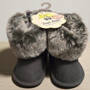 First Steps by Stepping Stones Baby Booties Size 2 Gray Faux Fur Lined Crib Shoe